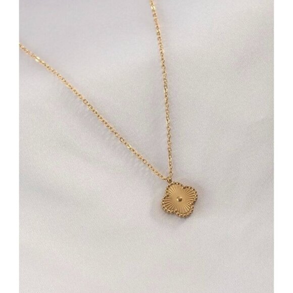 n/a Jewelry - Women pendant Necklace Gold Plated Irish Shamrock, festival, Boho, vintage